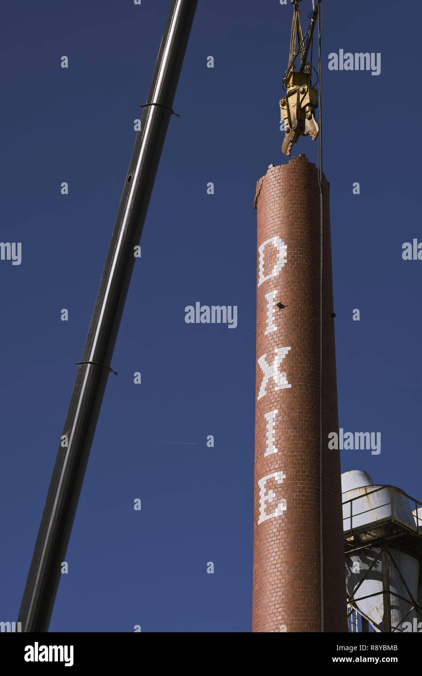 Dixie Smokestack demolition. Lexington, NC. Lexington Home Brands Plant No. 1 smoke stack being domolished after fire destroyed the once prosperous ma Stock Photo