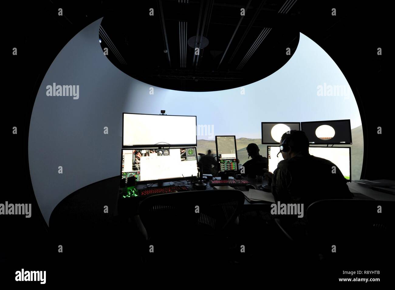 VIRGINIA BEACH, Va. (March 16, 2017) Maj. Michael W. McNeil and Capt. Luke Albi instruct Maj. Andrew Orth and Sgt. Tibor Ross in the Combined Arms Virtual Environment (CAVE) trainer during the Tactical Air Control Party (TACP) course at Expeditionary Warfare Training Group, Atlantic onboard Joint Expeditionary Base Little Creek-Fort Story. Stock Photo