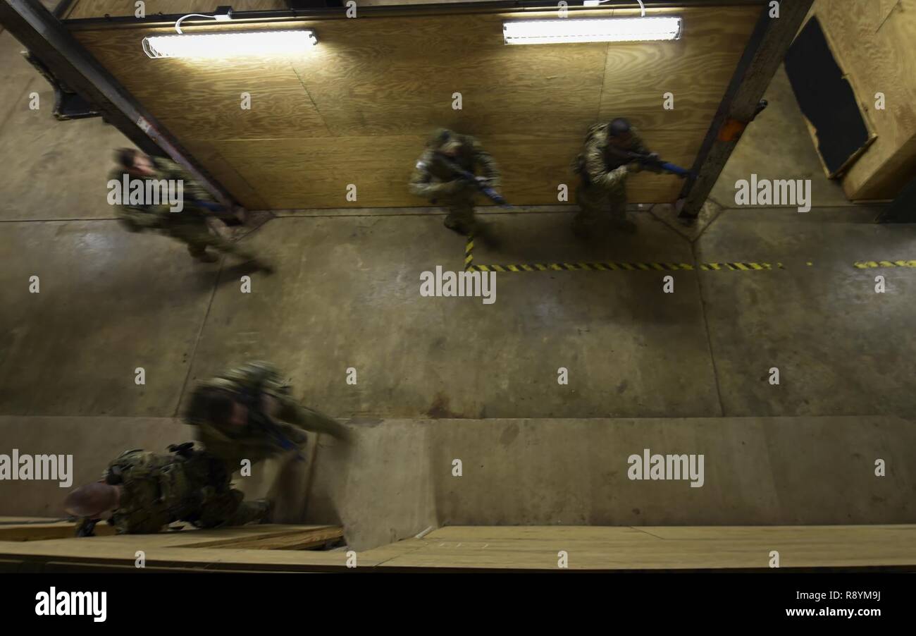 Soldiers with the 1st Battalion, 10th Special Forces Group, conduct