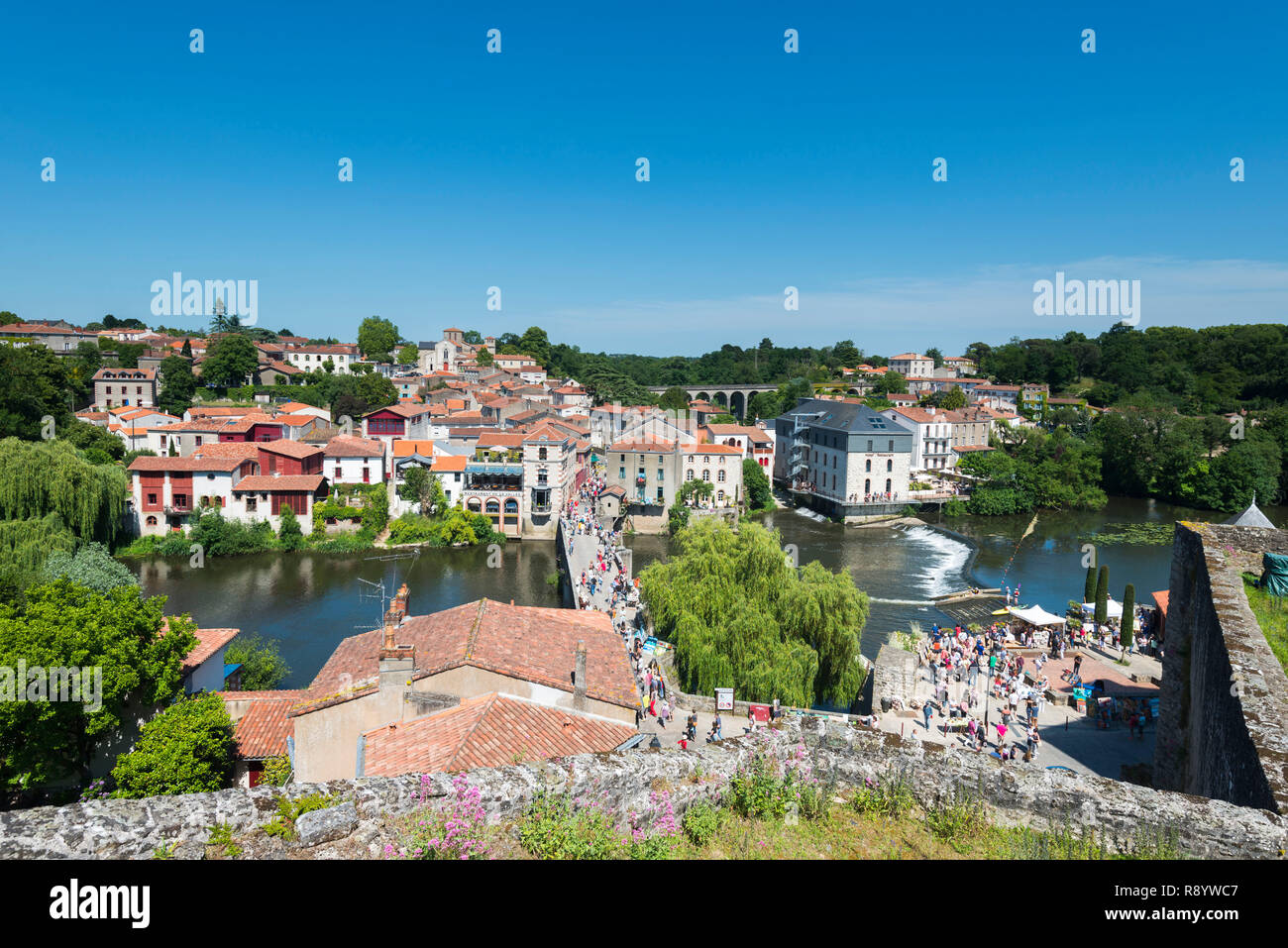 Clisson (north-western France). Real estate, properties in the district of St Antoine on the banks of the Sevre river *** Local Caption *** Stock Photo