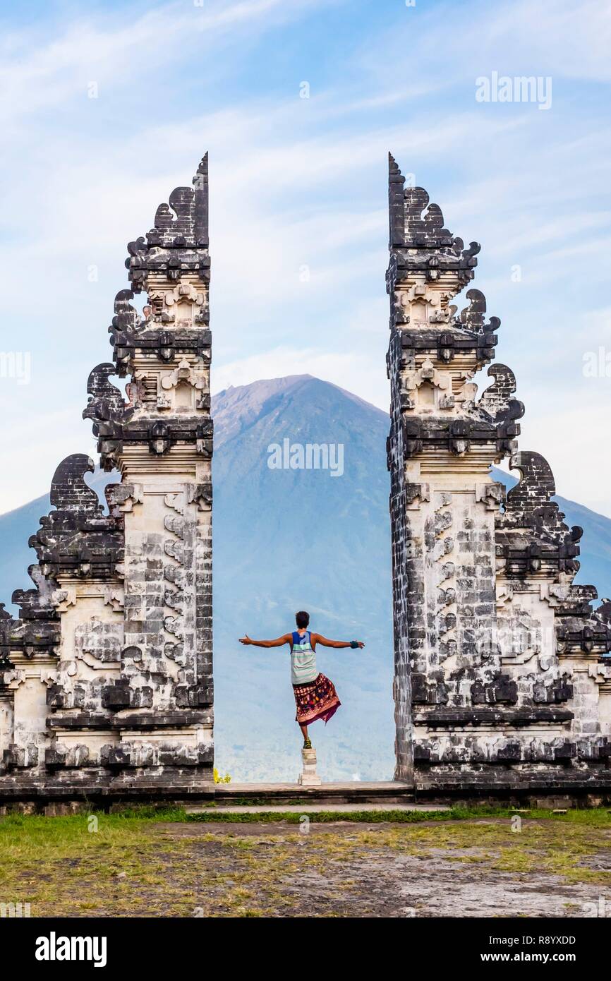 Indonesia, Bali, Karangasem, Pura Lempuyang temple, frontdoor in front of  Agung volcano Stock Photo - Alamy