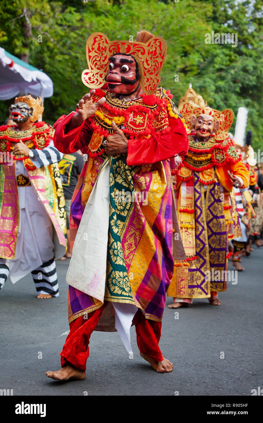 Dancer men in traditional Balinese costumes and masks Tari Wayang Topeng - characters of Bali culture. Temple ritual dance at ceremony Stock Photo