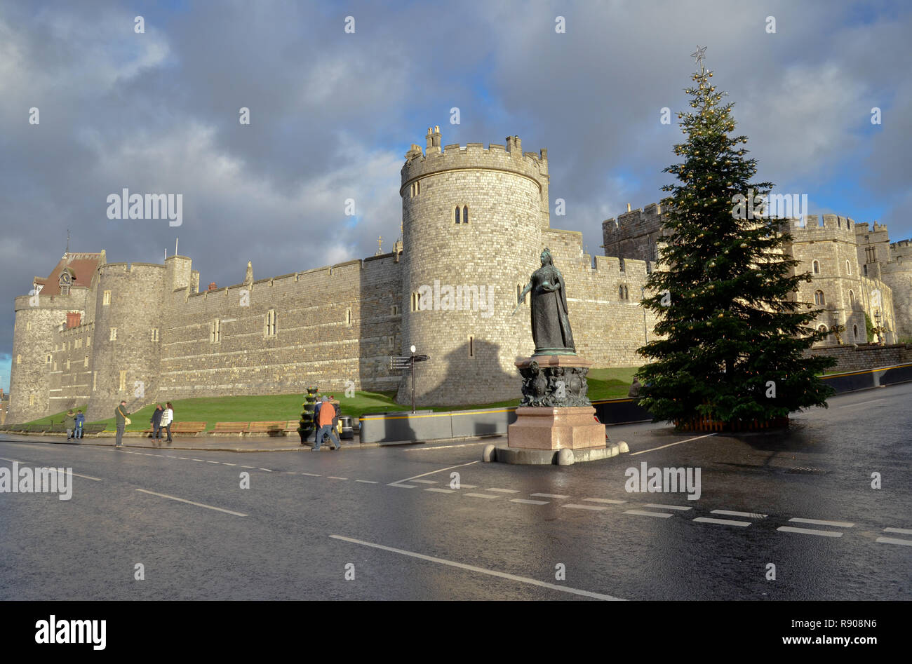 Windsor Castle, home of Queen Elizabeth II in Windsor, Berkshire, England Stock Photo