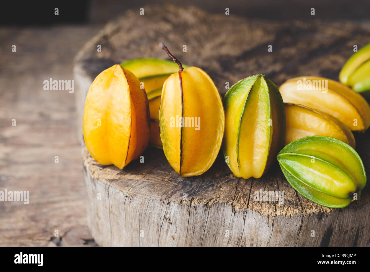 Fresh ripe starfruits Stock Photo - Alamy