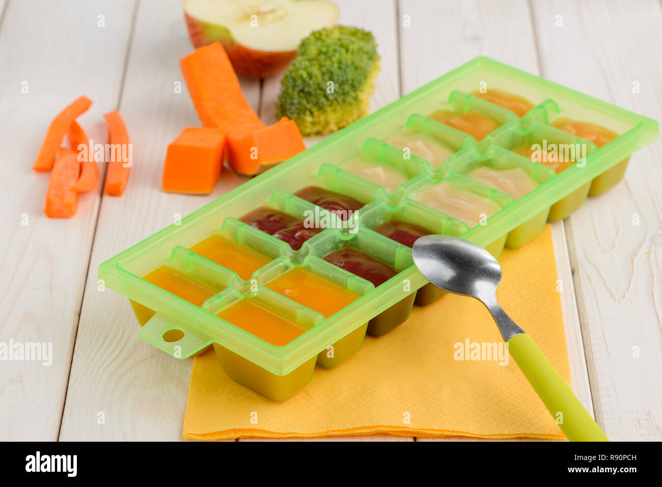 Fruit and vegetable puree put in multiportion container for freezing