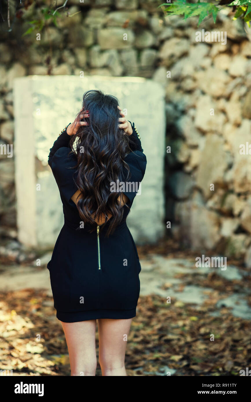 Women head rear view hi-res stock photography and images - Alamy