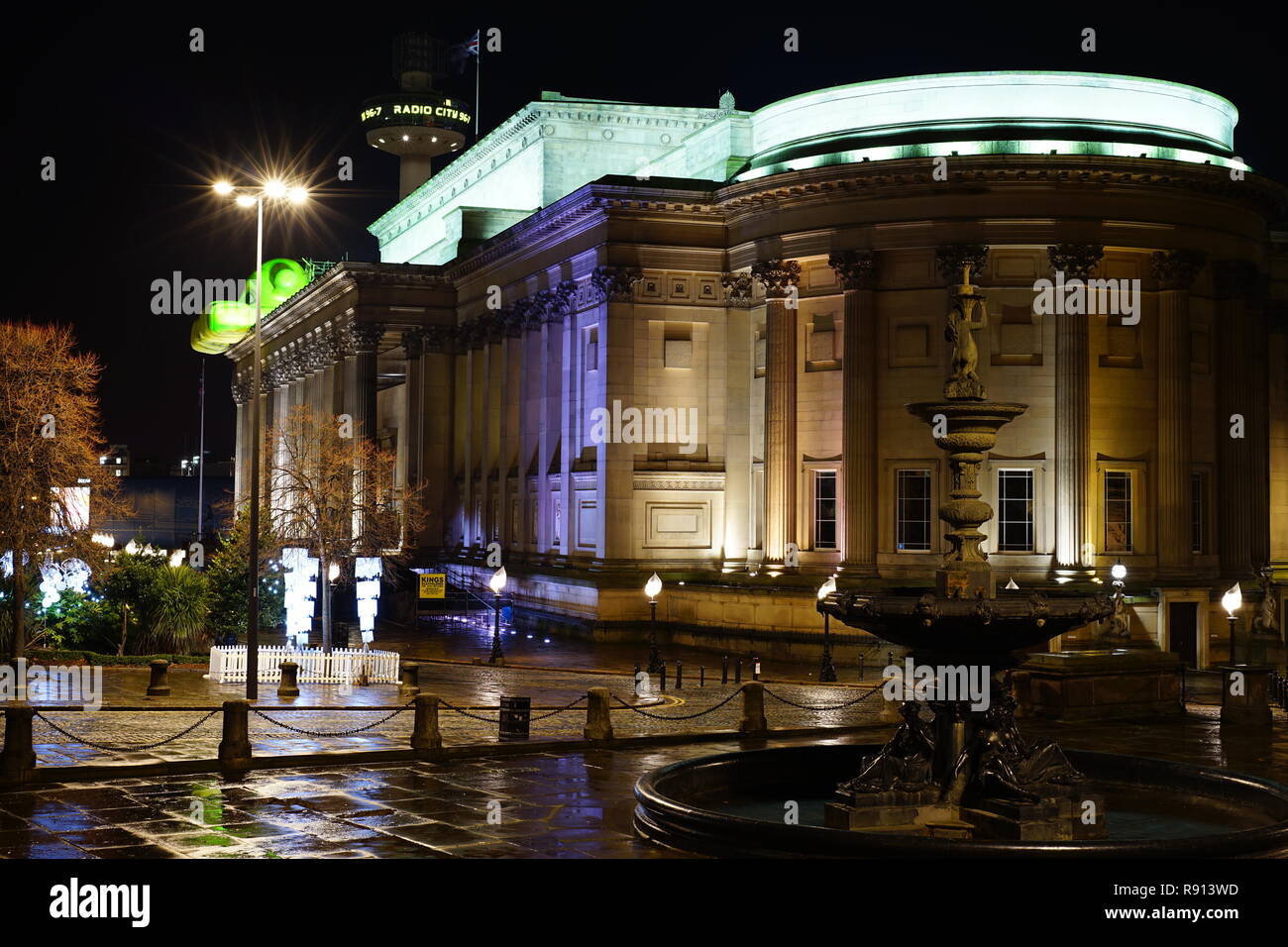 St George’s Hall, Lime Street, Liverpool, St John’s Beacon in background, Steble Fountain in the foreground. Image taken in December 2016. Stock Photo