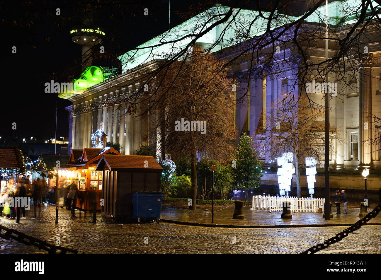 St George’s Hall, Lime Street, Liverpool, St John’s Beacon in background, Steble Fountain in the foreground. Image taken in December 2016. Stock Photo