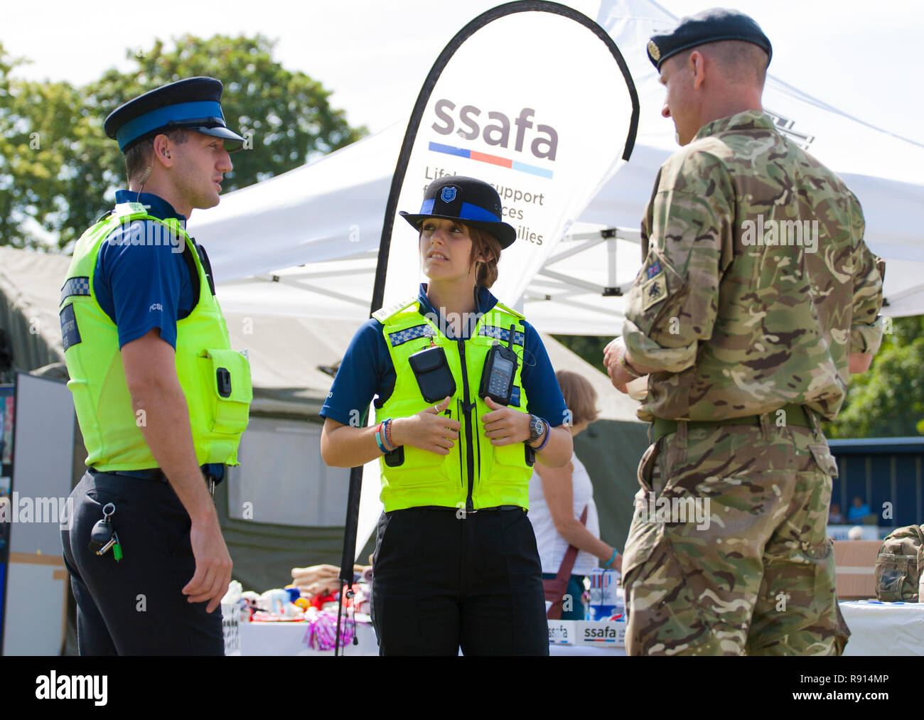 Armed female police officers hi-res stock photography and images - Alamy