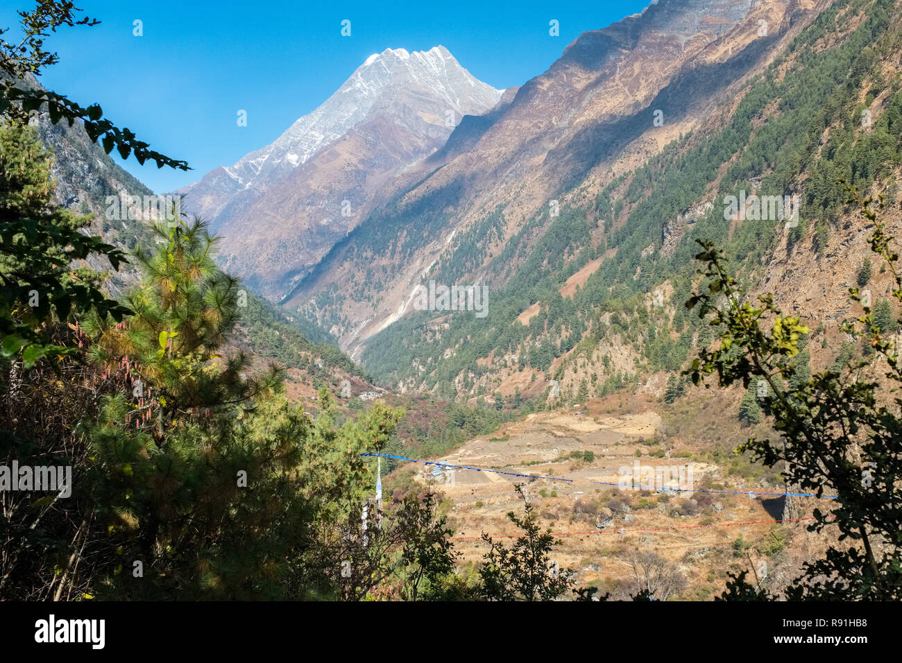 The Budhi Gandaki valley on the Manaslu Circuit trek, Nepal Himalayas Stock Photo