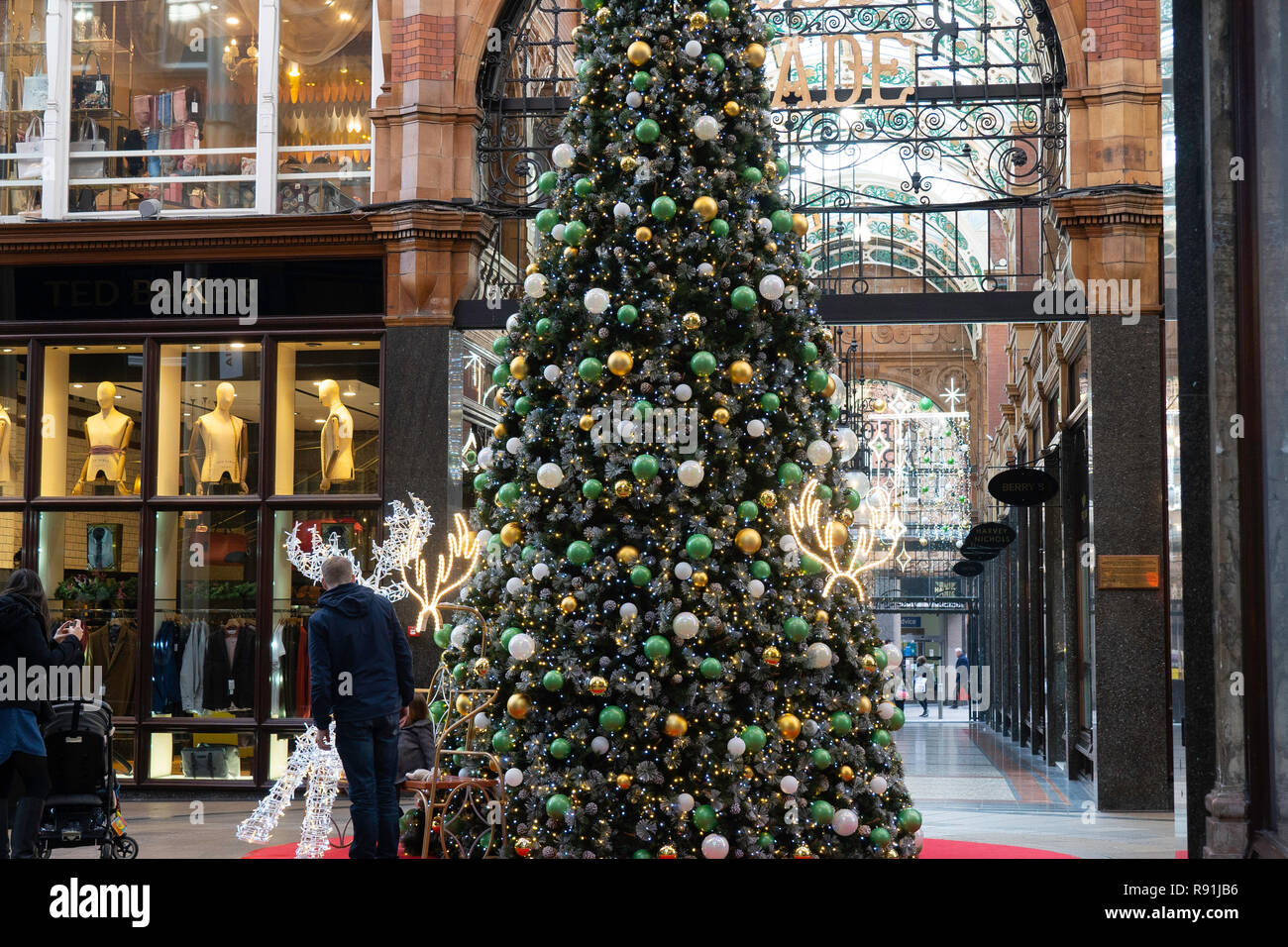 Leeds Christmas Stock Photos & Leeds Christmas Stock Images Alamy