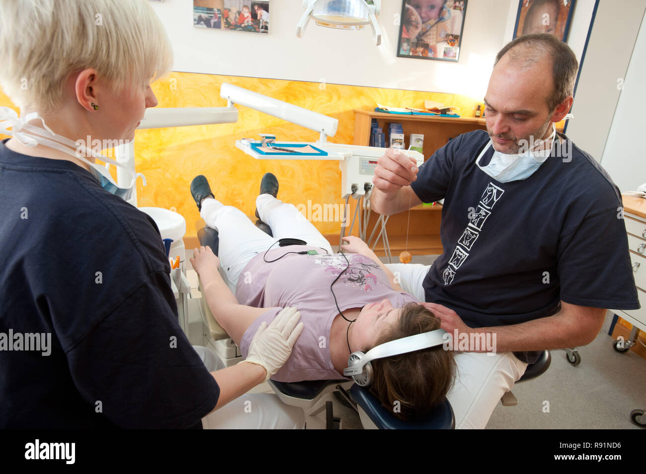15.12.2010, Heide, SchleswigHolstein, Germany Zahnarzt Andreas Kolb