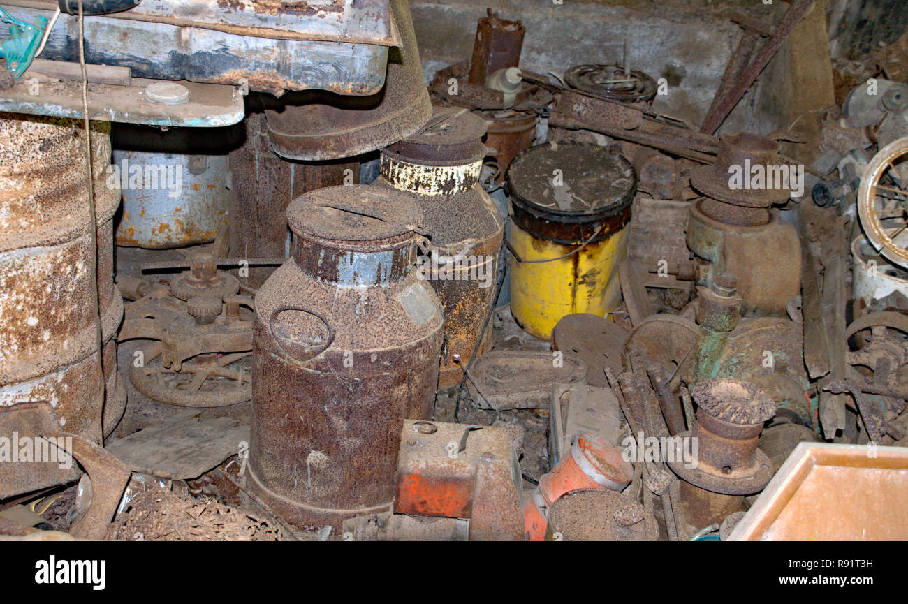 RUSTIC AND VINTAGE OLD CREAM CANS Stock Photo Alamy