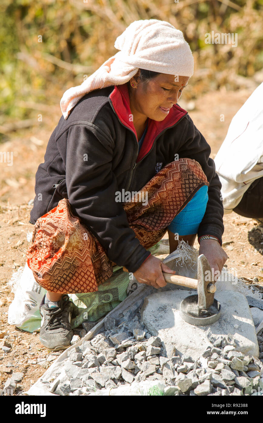 Crushing stones hires stock photography and images Alamy