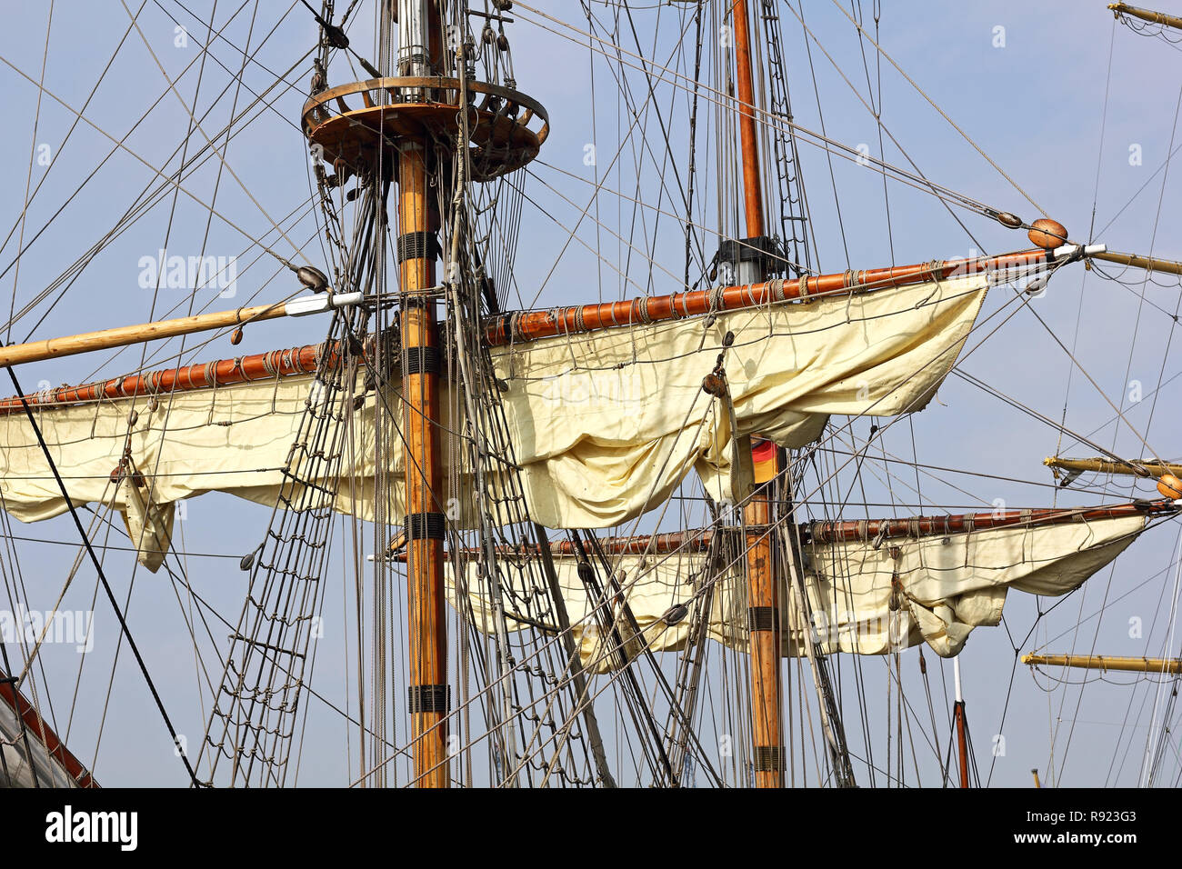 Rigging of a tall ship Stock Photo Alamy