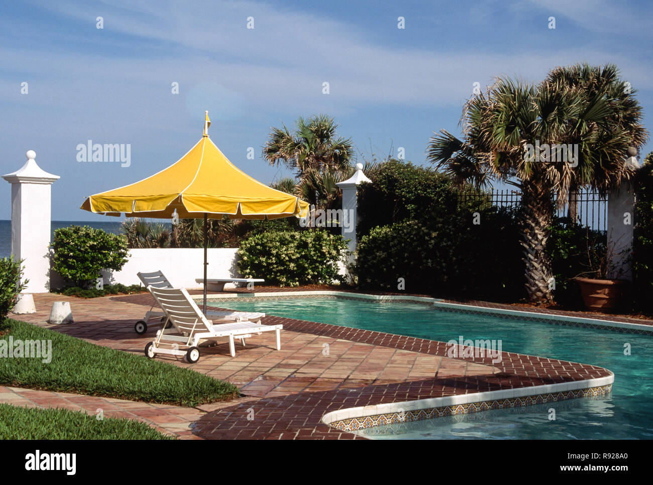 Luxurious private swimming pool is on the Atlantic Ocean in Florida ... - Luxury Private Pool Rentals Usa