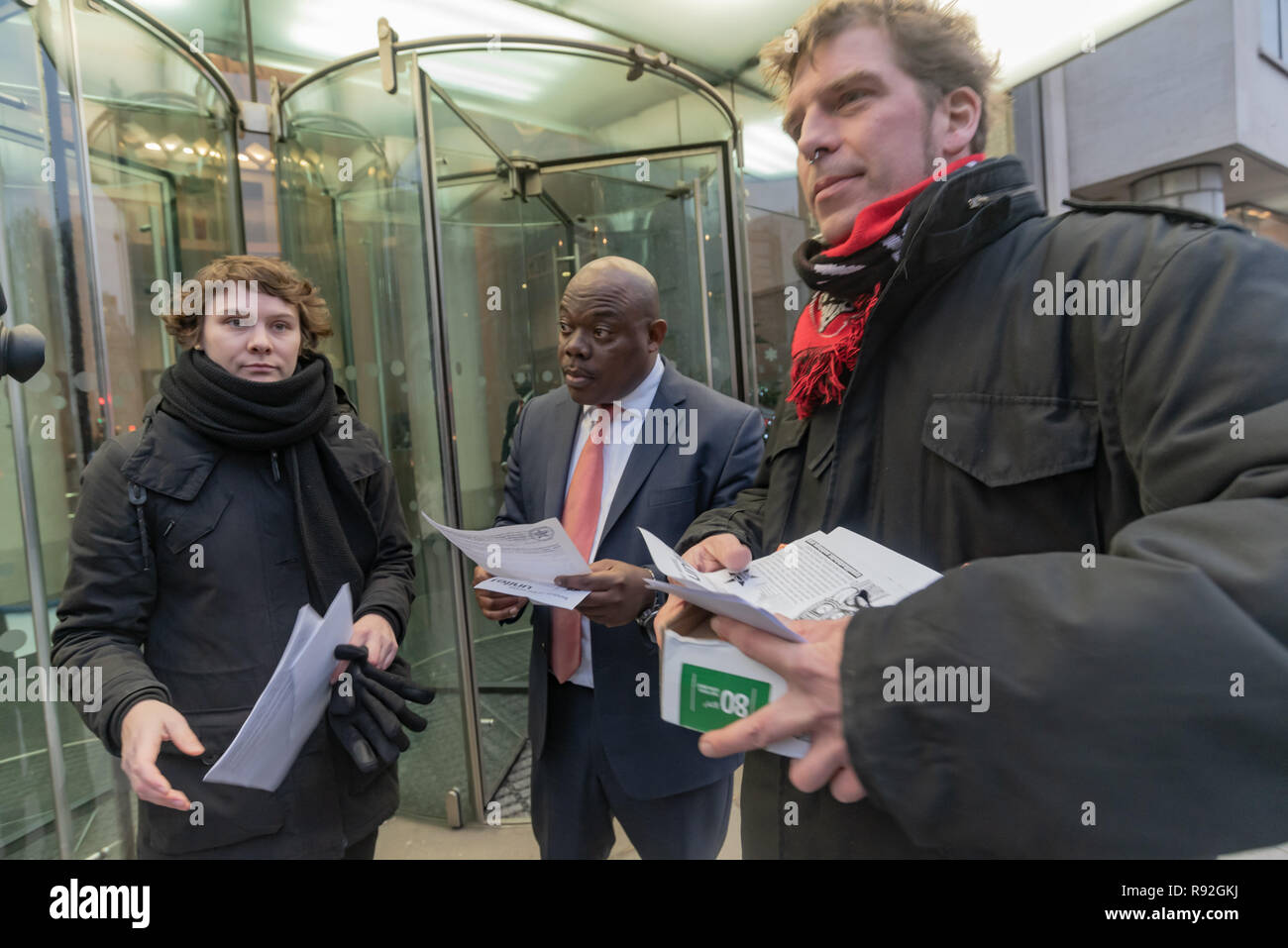 London, UK. 18th December 2018. Berlin community centre and pub Syndikat protesters talk with staff from their landlord, Global Real Estate Investors Limited, owned by the secretive Pears brothers, three of the richest men in the UK, who through various 'letterbox' companies own around 6200 properties in Berlin, against notice to quit after being open for 33 years in Berlin-Neukölln. Credit: Peter Marshall/Alamy Live News Stock Photo