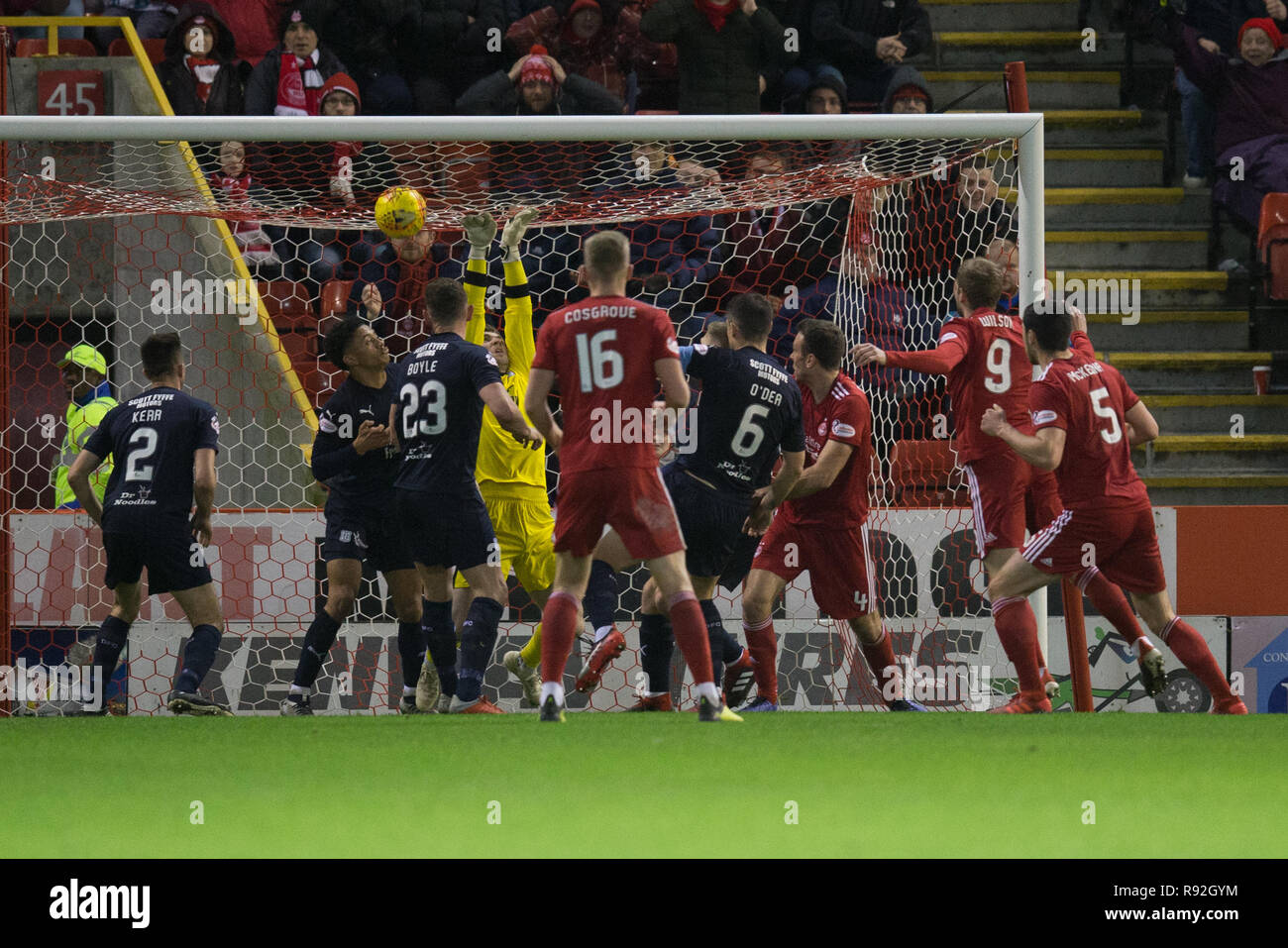 Pittodrie Stadium, Aberdeen, UK. 18th Dec, 2018. Ladbrokes Premiership football, Aberdeen versus Dundee; Andrew Considine of Aberdeen scores for 5-1 in the 72nd minute Credit: Action Plus Sports/Alamy Live News Stock Photo