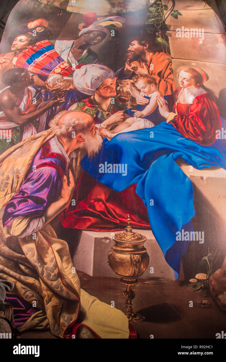 Madrid, Spain. 18th December, 2018. Big painting of ¨Belen¨in the principal avenue of Madrid, Spain Alcala.  a close up of the big painting Credit: Alberto Sibaja Ramírez/Alamy Live News Stock Photo