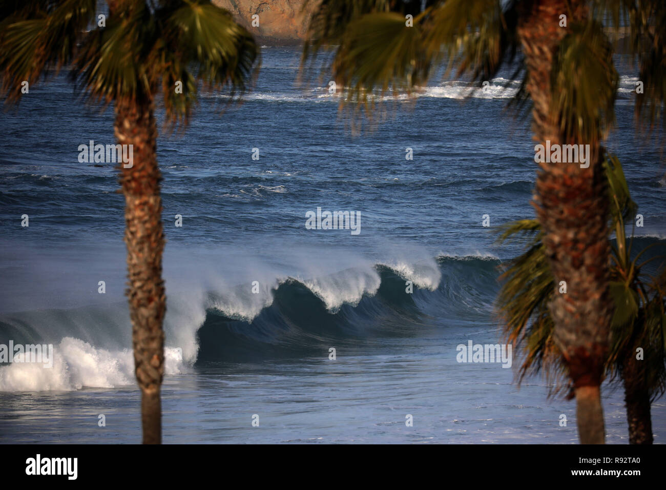Laguna Beach, California, USA. 18th Dec, 2018. Waves crash at Aliso Creek beach after sunrise. A swell brings large waves and surf to southern California beaches. Credit: Ruaridh Stewart/ZUMA Wire/Alamy Live News Stock Photo