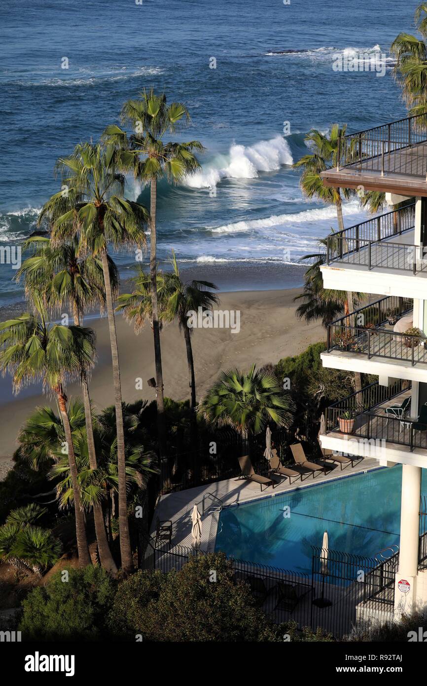 Laguna Beach, California, USA. 18th Dec, 2018. Waves crash on Aliso Creek beach after sunrise. A swell brings large waves and surf to southern California beaches. Credit: Ruaridh Stewart/ZUMA Wire/Alamy Live News Stock Photo