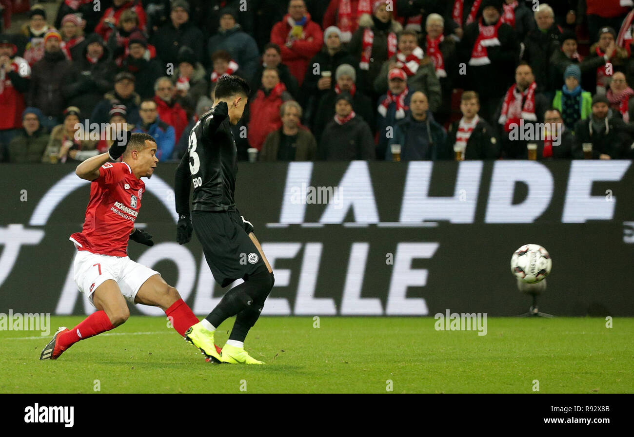 Mainz Germany 19th Dec 18 Mainz S Robin Quaison L Scores His Side S First Goal During The