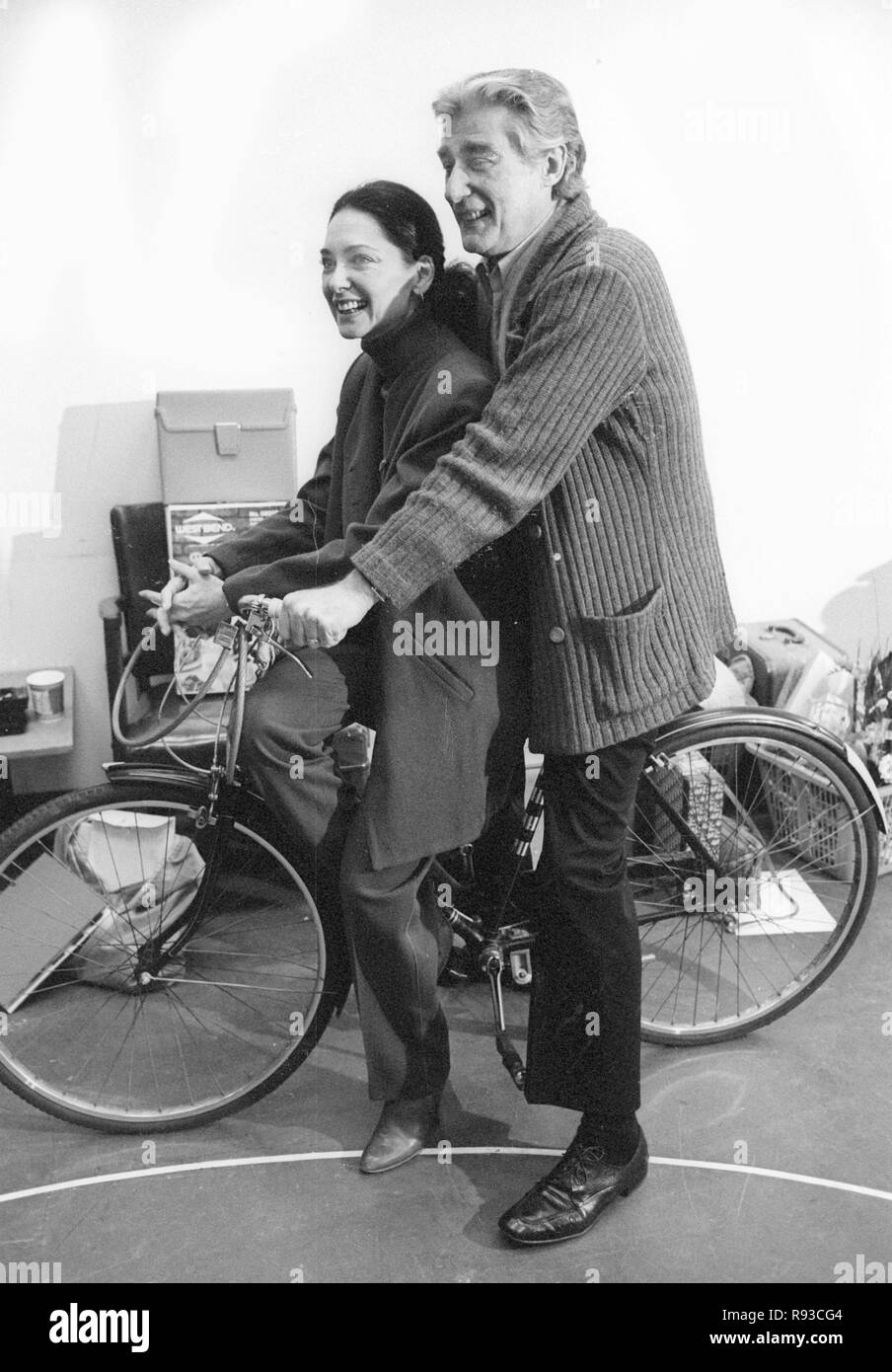 Richard Mulligan and Suzanne Pleshette 1981 Photo By Adam Scull/PHOTOlink/MediaPunch Stock Photo