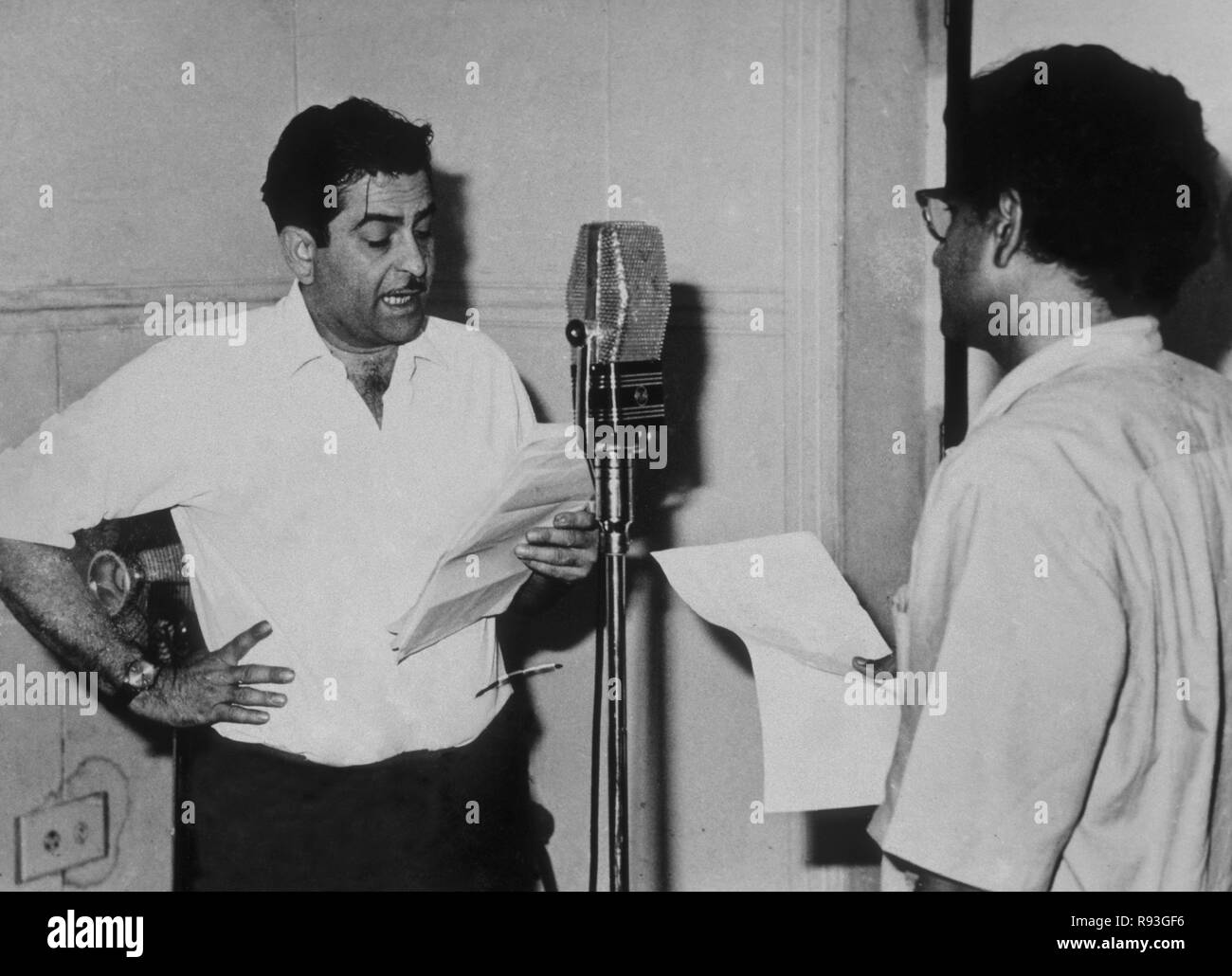 South Asian Indian bollywood actor raj kapoor dubbing for his film, india, NO MR Stock Photo