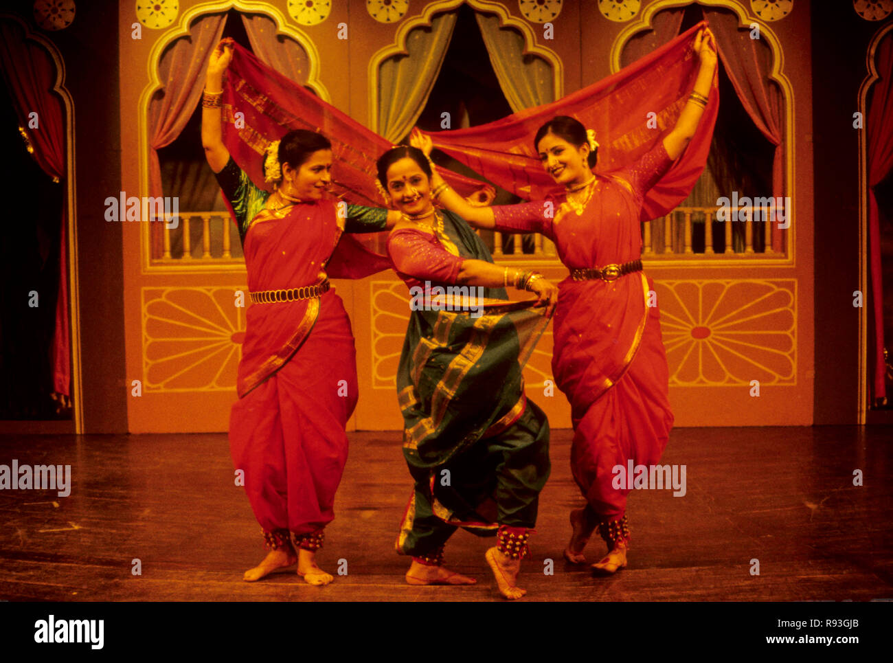 Lavni, folk dance, Lavani, Indian folk dance, women dancing, Maharashtra,  India Stock Photo - Alamy