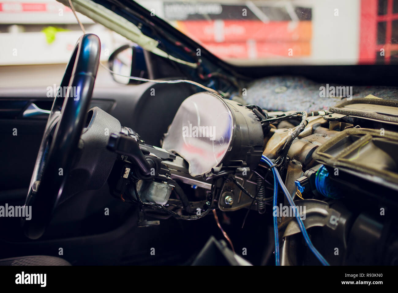 Car dismantle hires stock photography and images Alamy