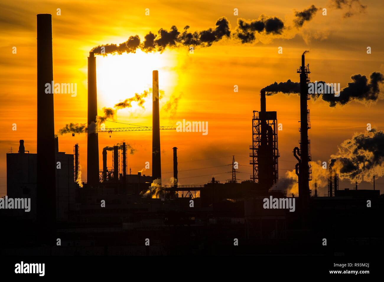 Industrial plant of Sachtleben Chemie GmbH, a manufacturer of specialty chemicals, on the Rhine River at sunset, Homberg Stock Photo