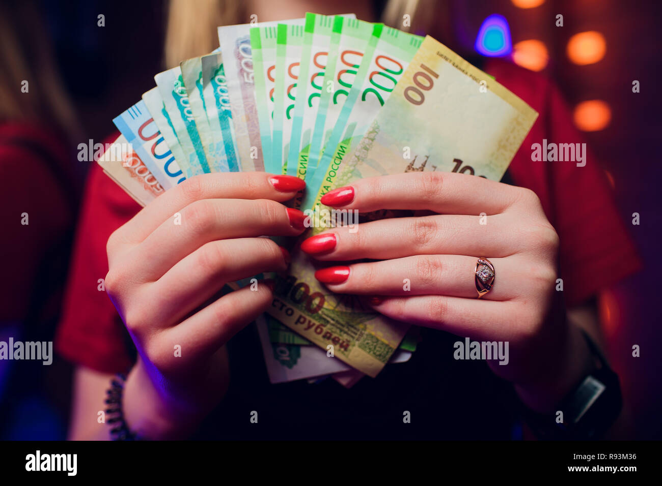Russian Roubles And Some New 200 And 2000 Roubles Bills Stock Photo Alamy russian-roubles-and-some-new-200-and-2000-roubles-bills-stock-photo-alamy