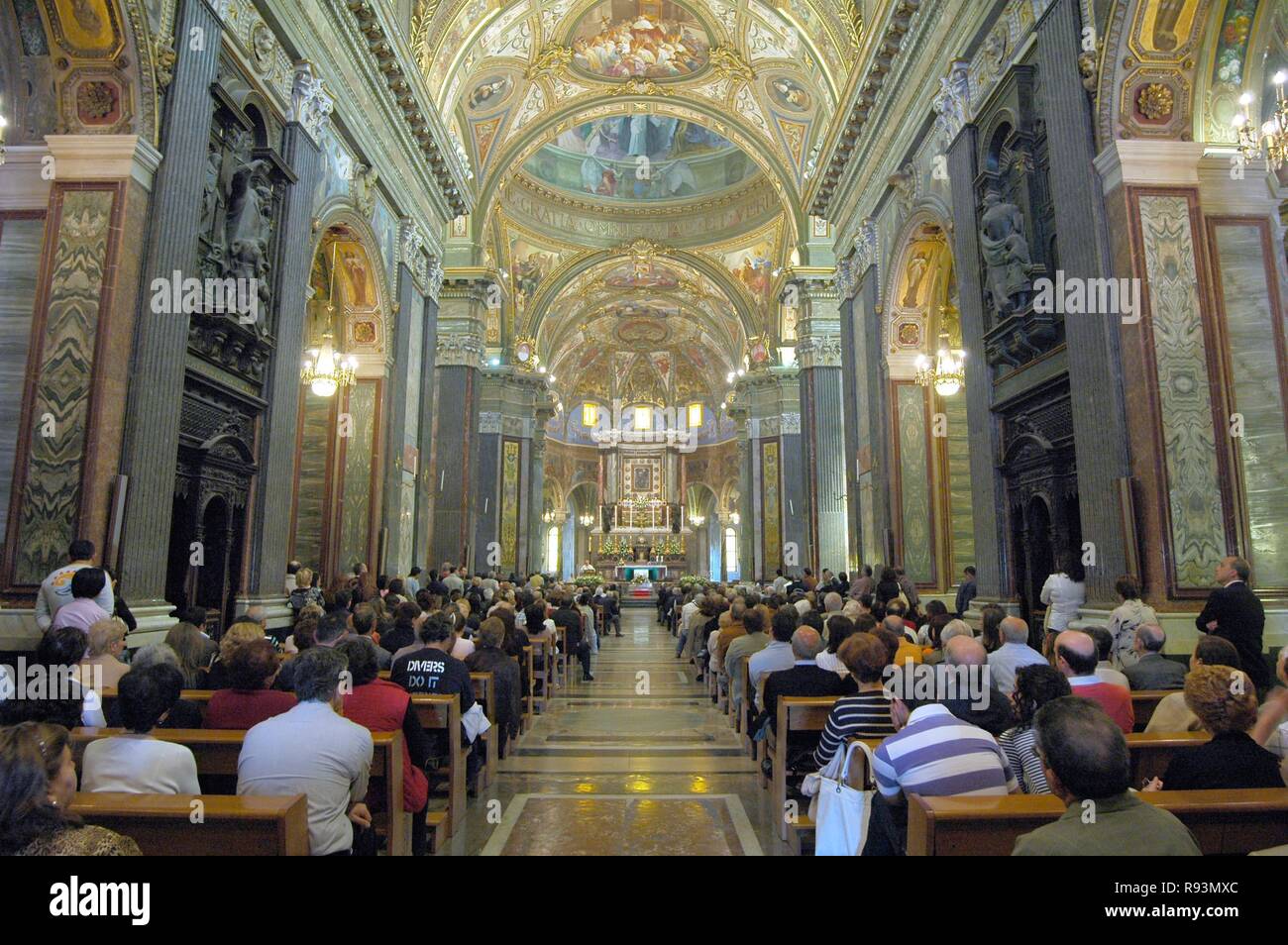 Santuario Della Beata Vergine Maria Mass in the Pontifical Shrine of the Blessed Virgin of the Rosary of