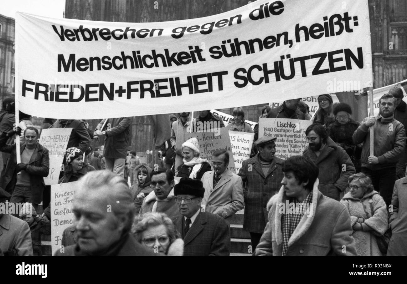 During the trial on January 31, 1980 at the Regional Court in Cologne, French Jews and German Nazi victims demonstrate for a conviction of the accused Kurt Lischka, the former Gestapo chief of Paris. | usage worldwide Stock Photo