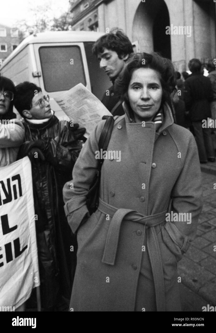 French Jews and German Nazi victims demonstrate for a conviction of the accused Kurt Lischka, the former Gestapo chief of Paris, during the trial on October 23, 1979 at the regional court in Cologne. Beate Klarsfeld. | usage worldwide Stock Photo