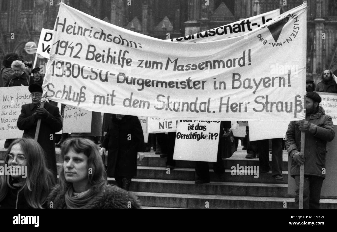 During the trial on January 31, 1980 at the Regional Court in Cologne, French Jews and German Nazi victims demonstrate for a conviction of the accused Kurt Lischka, the former Gestapo chief of Paris. | usage worldwide Stock Photo