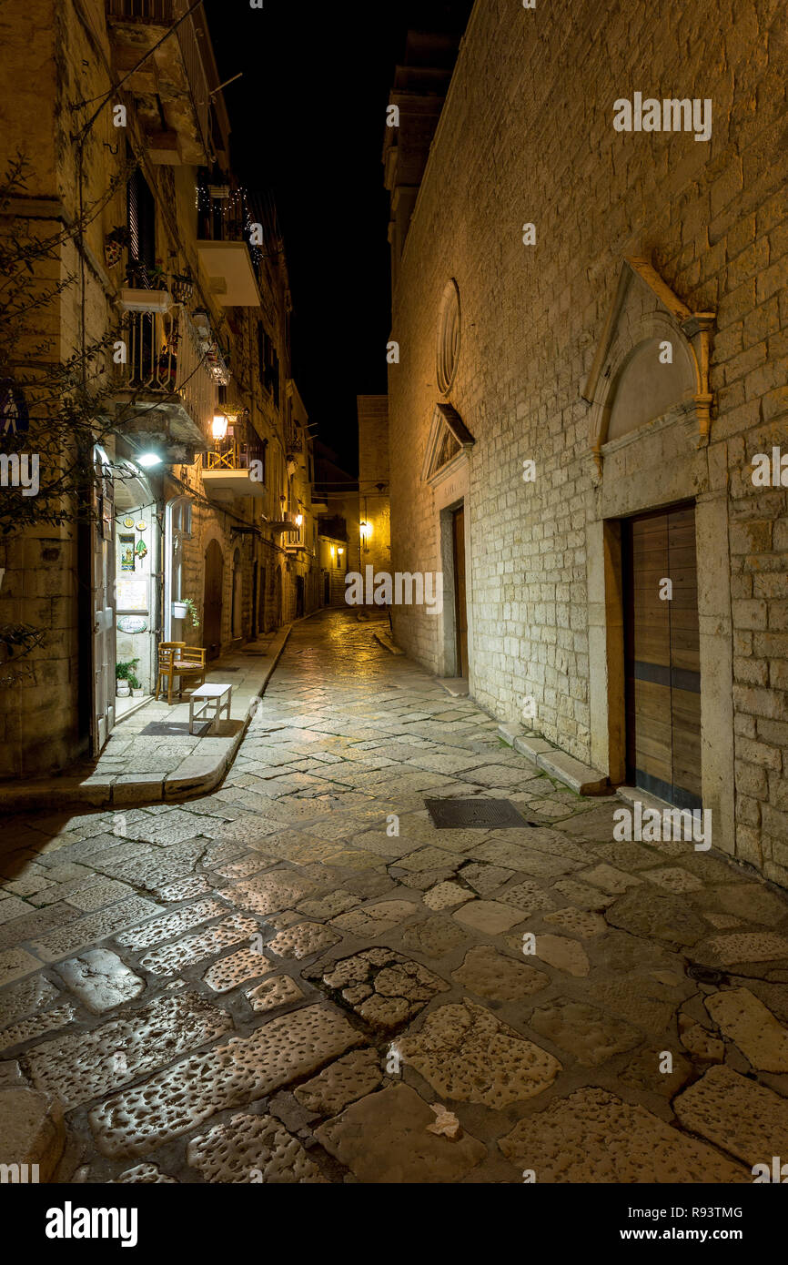 Streets and alleys of the Jewish ghetto of the Apulian city of Trani. Trani, Barletta-Andria-Trani province, Puglia, Italy, Europe Stock Photo