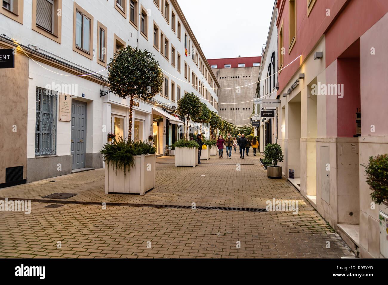 Madrid, Spain - December 15, 2018: Beautiful alley in Jorge Juan Street in  Salamanca District with luxury shops and art galleries Stock Photo - Alamy