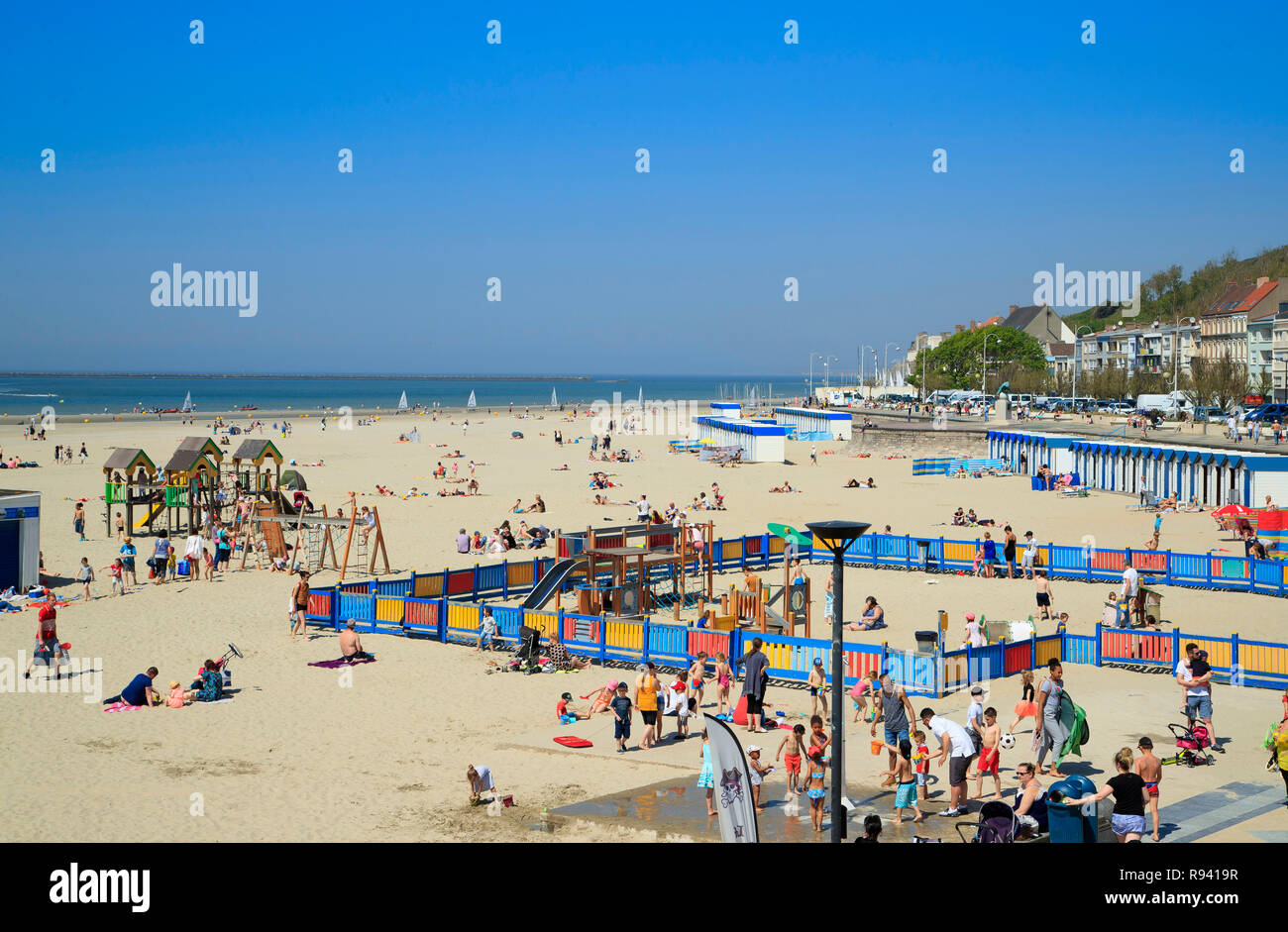 Boulogne-sur-Mer (northern France): beach along the boardwalk “promenade  San Martin” Stock Photo - Alamy