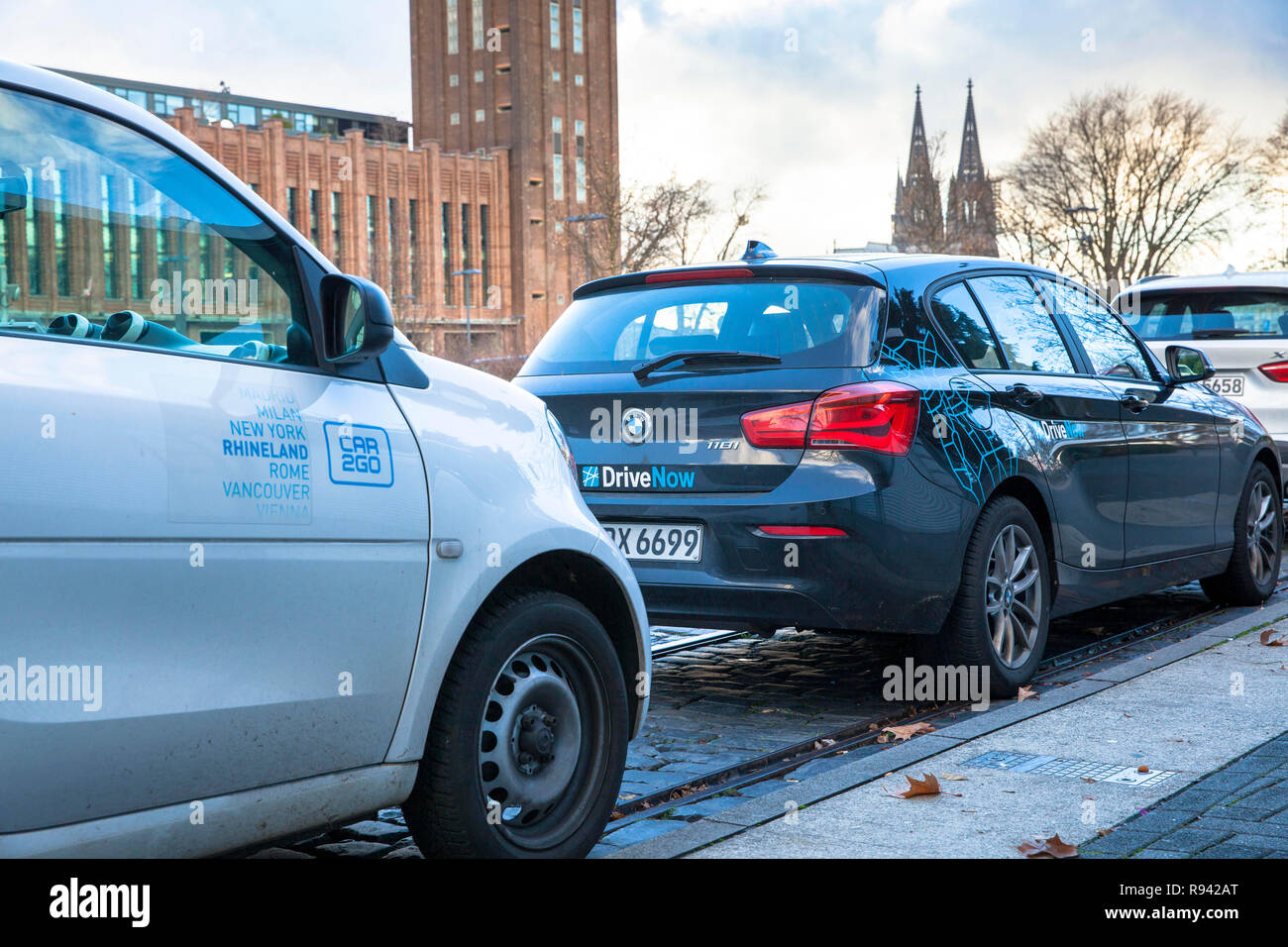 cars of the carsharing companies Drive Now and Car2Go in the district Deutz, Cologne, Germany.  Fahrzeuge der carsharing Unternehmen Drive Now und Car Stock Photo