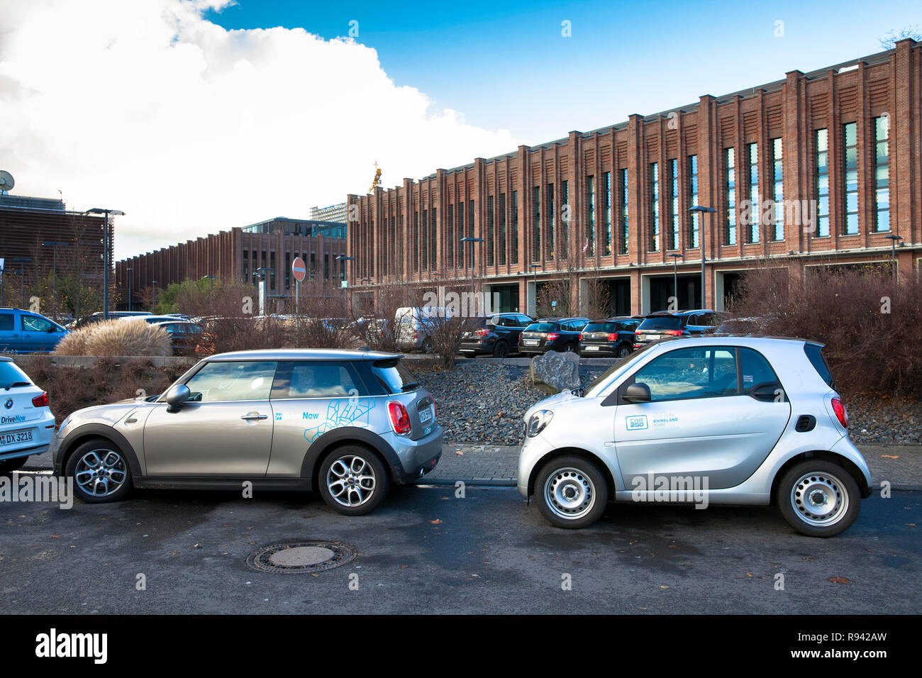 cars of the carsharing companies Drive Now and Car2Go in the district Deutz, Cologne, Germany.  Fahrzeuge der carsharing Unternehmen Drive Now und Car Stock Photo