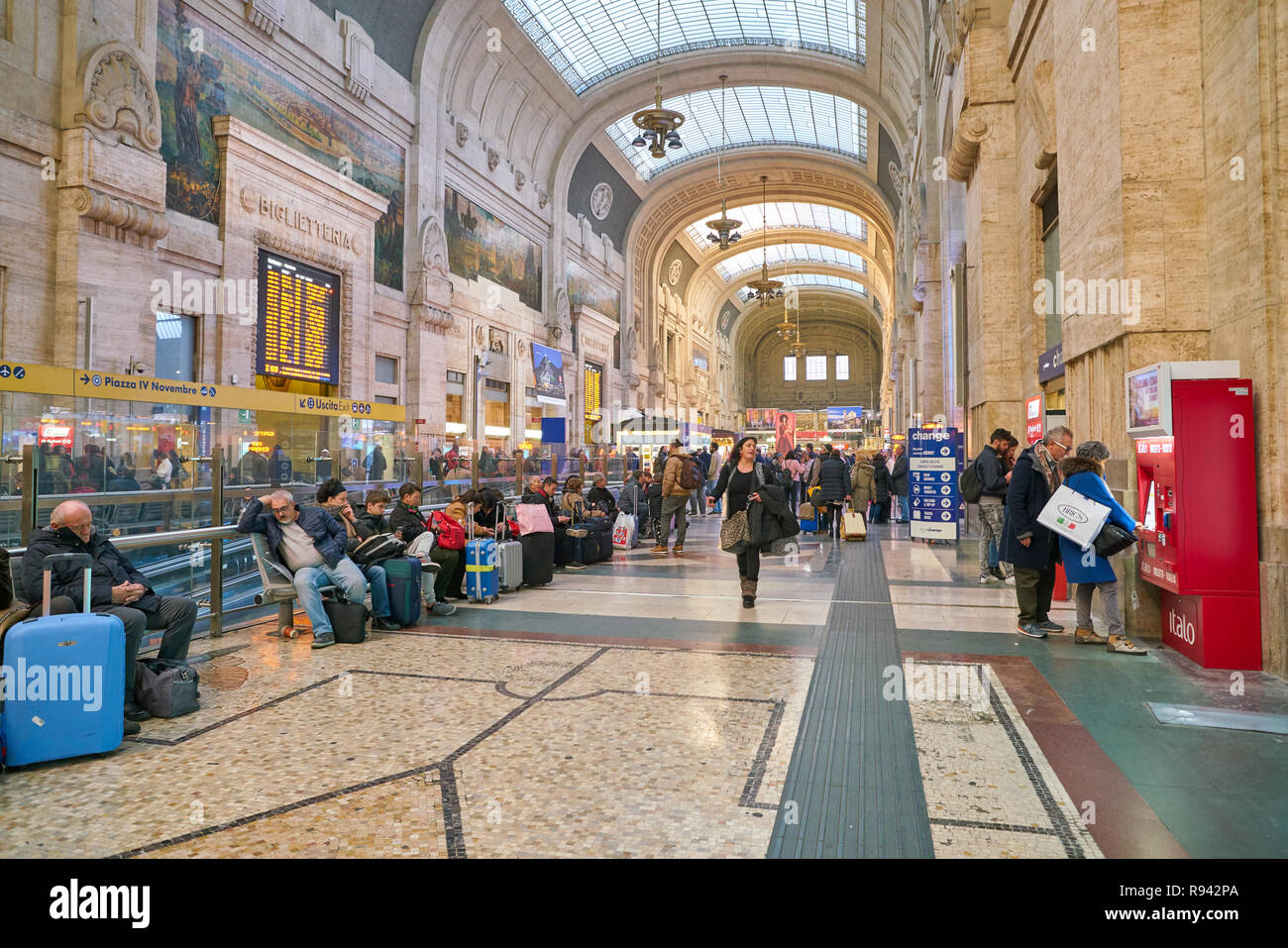 Milano centrale railroad station hi-res stock photography and images - Page  3 - Alamy