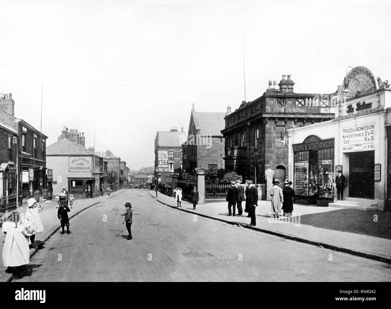 The Palace, High Street Runcorn Stock Photo Alamy