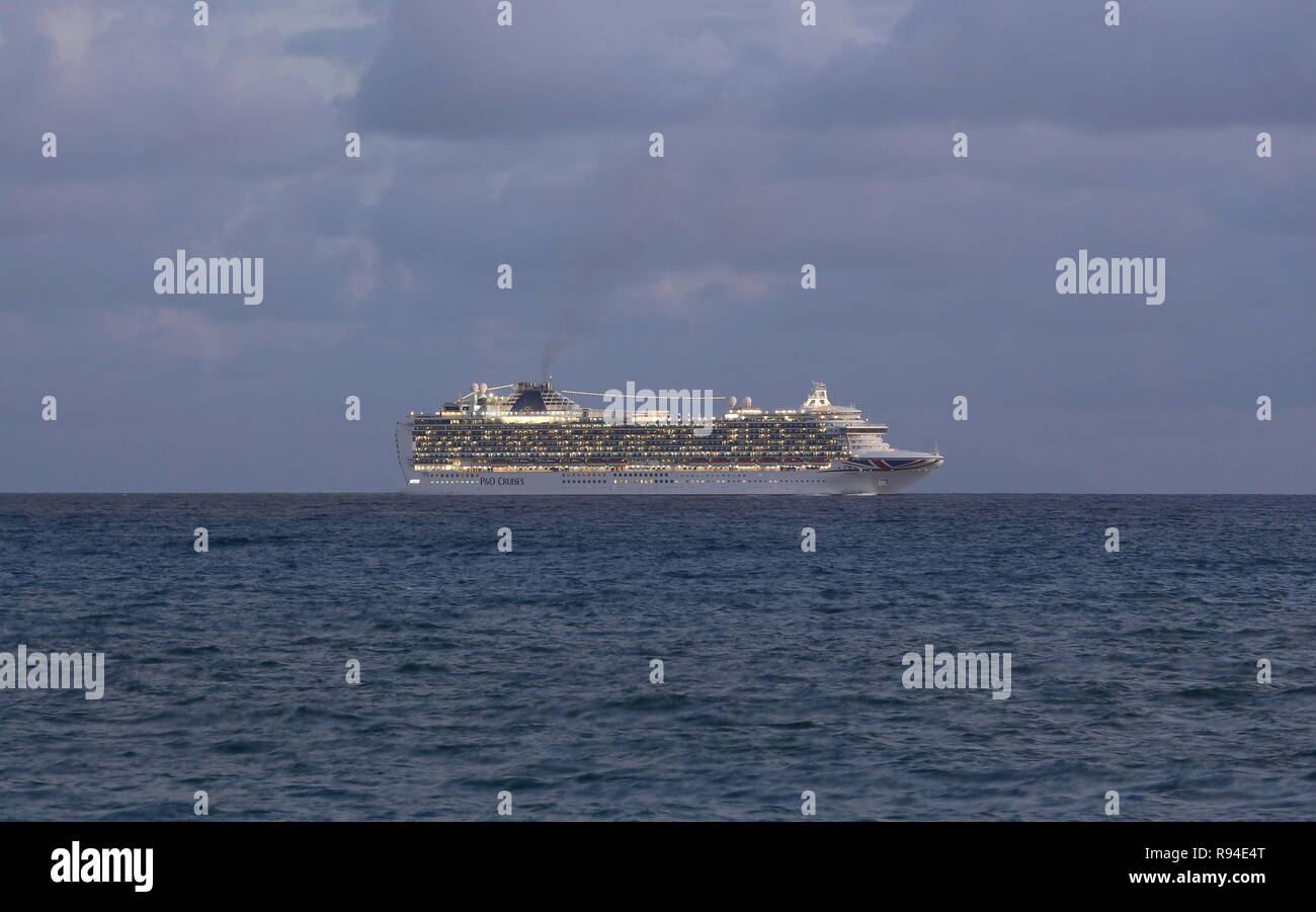 Azura cruise ship hires stock photography and images Alamy