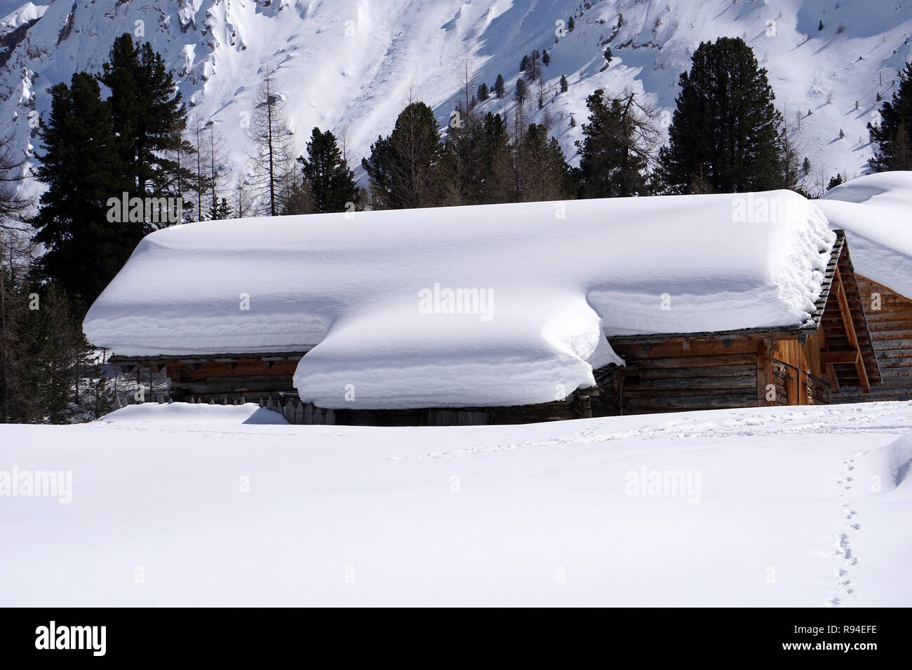 Isolated wood mountain house cabin hut covered by snow Stock Photo - Alamy