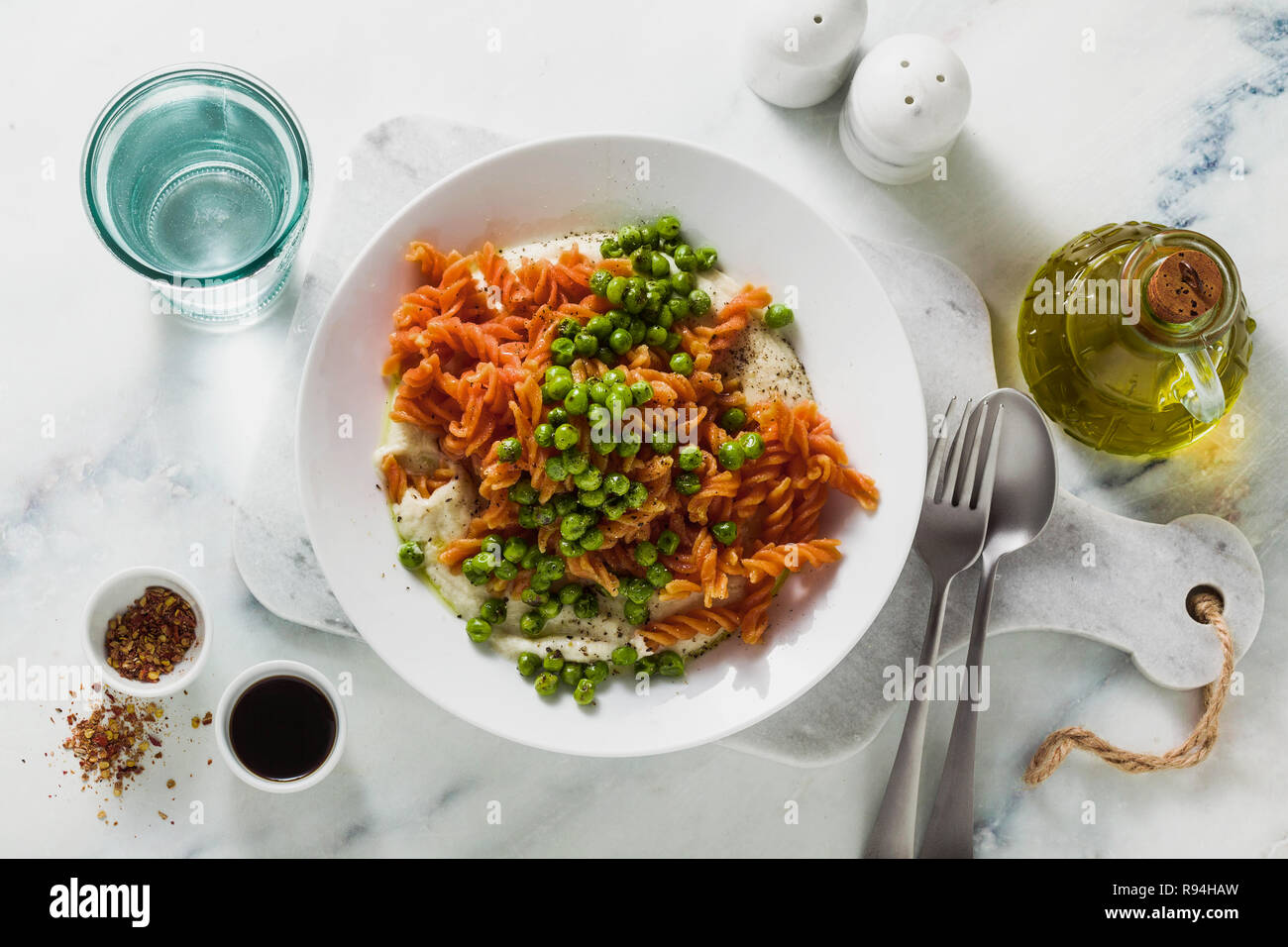 glutenfree healthy vegan red lentil pasta with green peas and