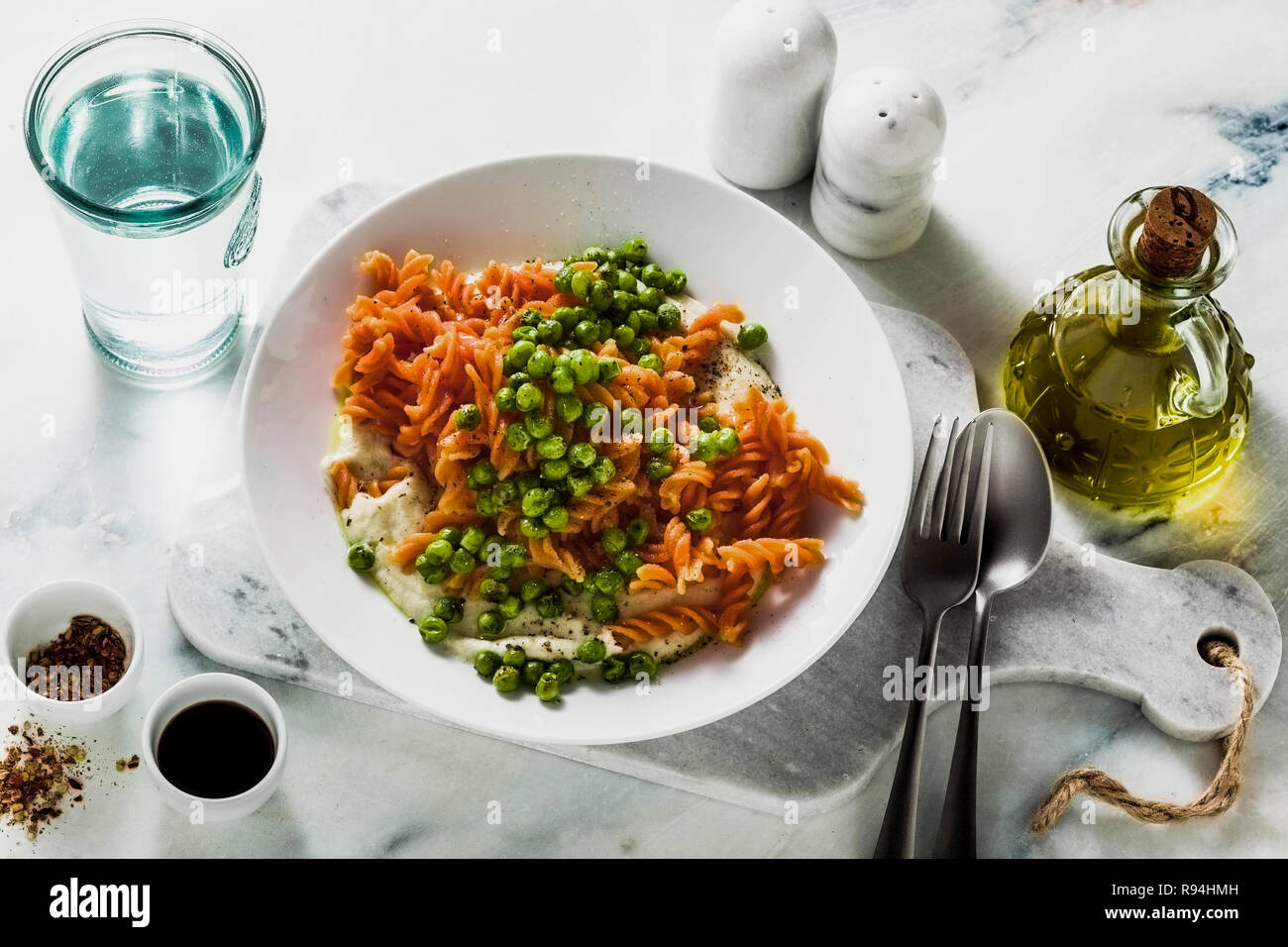 glutenfree healthy vegan red lentil pasta with green peas and