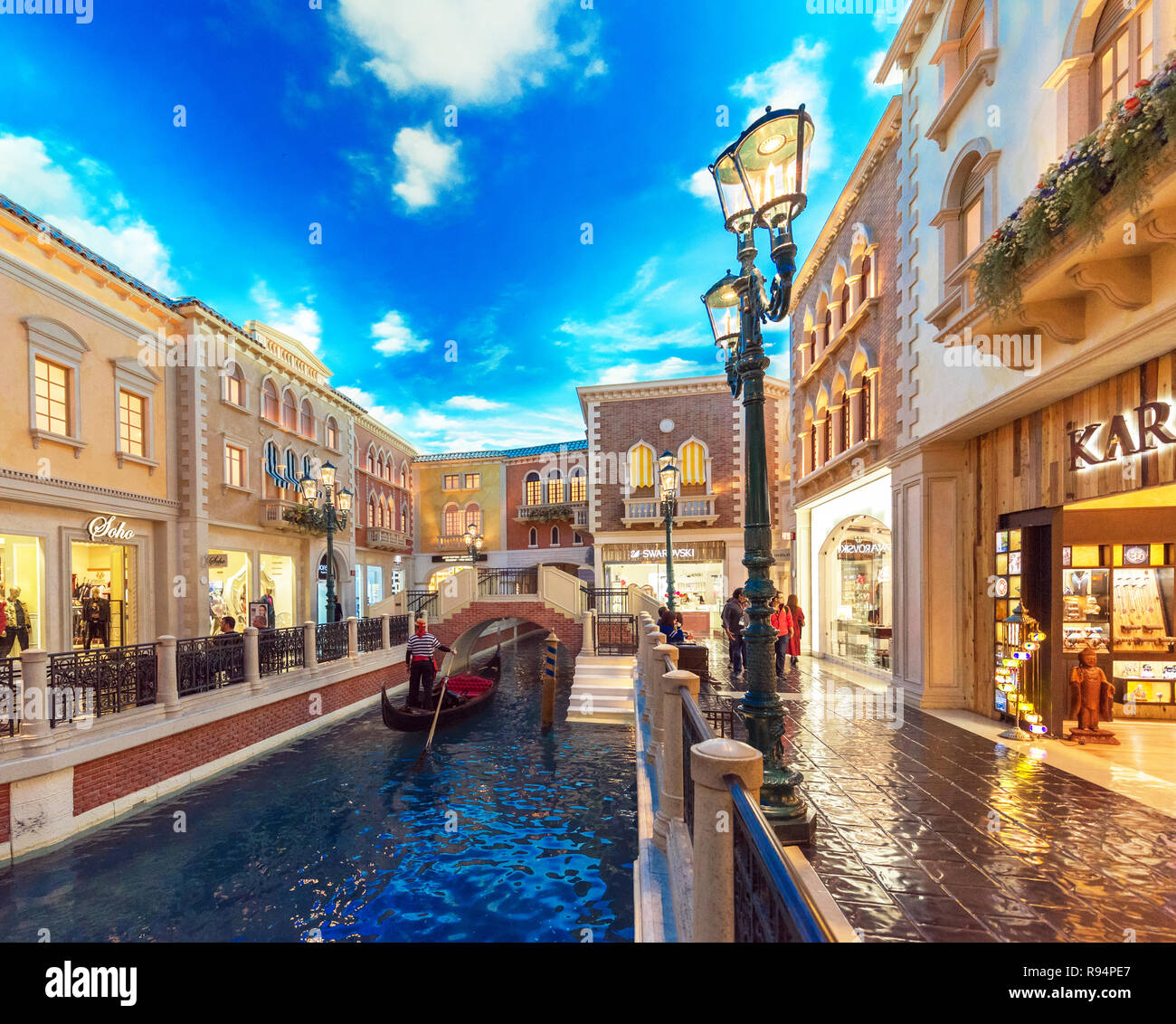 LAS VEGAS, USA - JANUARY 31, 2018: Tourists visting the famous Venician  hotel and indoor canals with gondolas in Las Vegas Stock Photo - Alamy