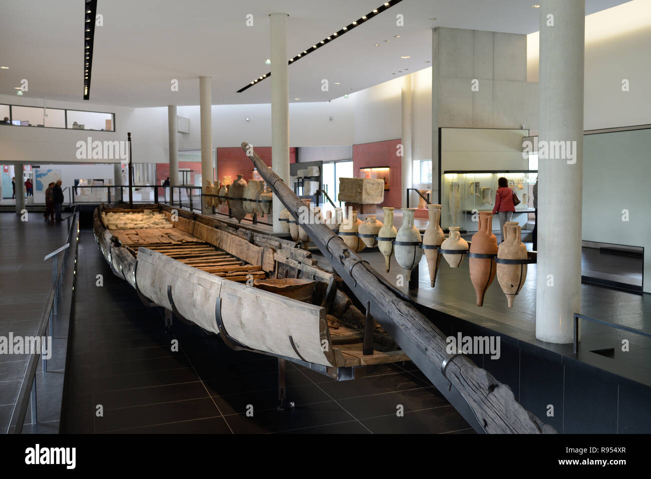 Roman barge hi-res stock photography and images - Alamy