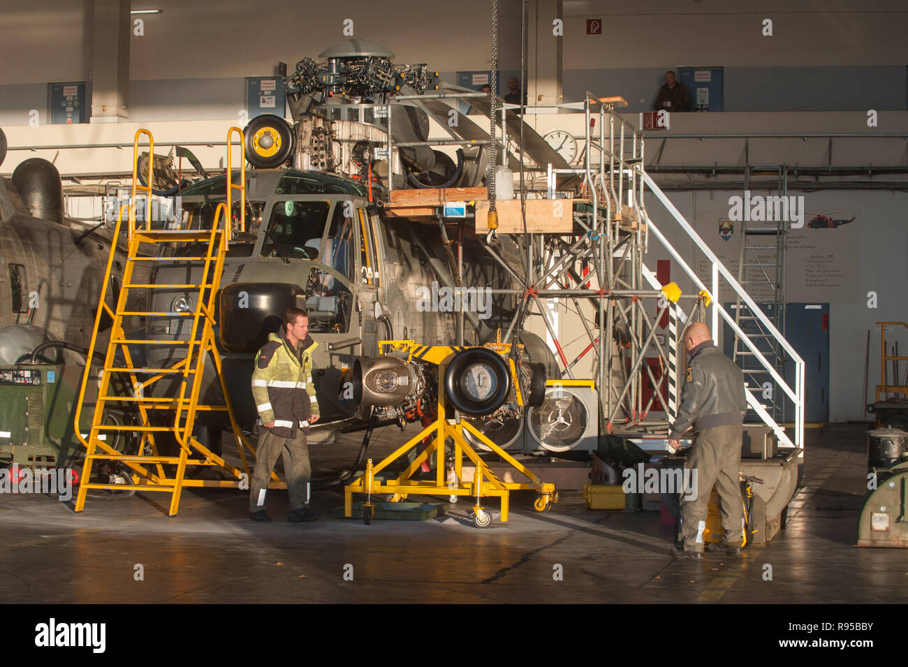 06.11.2012, Germany, Schleswig-Holstein, Kiel - Sea Kings auf dem Marinefliegergeschwader 5 in Kiel Holtenau. Hubschrauber werden im Hangar gewartet.  Stock Photo